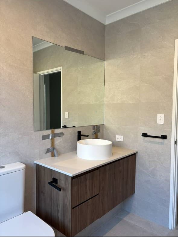 300x600 Beige marble vanity area